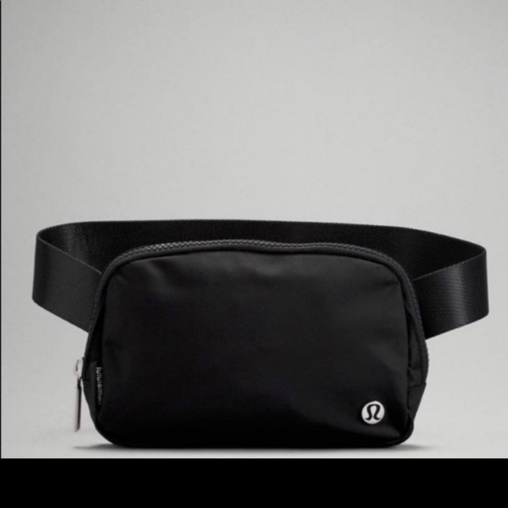 Lululemon everywhere belt bag